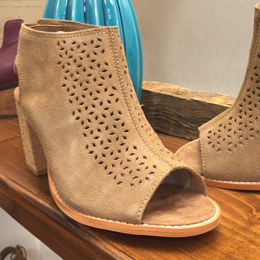 Brand new with tag and box toms Elba bootie - Picture 2 of 6